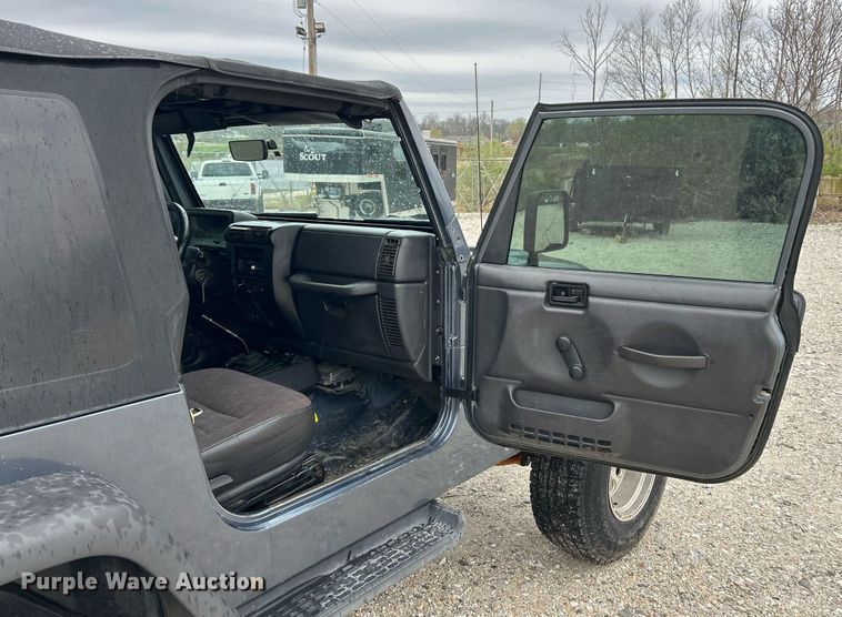 image for item EK2842 2002 Jeep Wrangler SUV