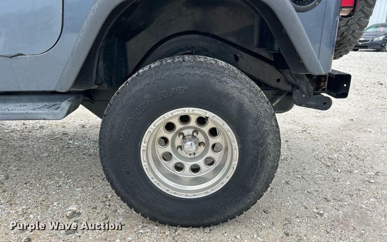 image for item EK2842 2002 Jeep Wrangler SUV