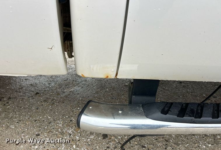 image for item EK2843 2011 Ford F350 Super Duty Crew Cab pickup truck