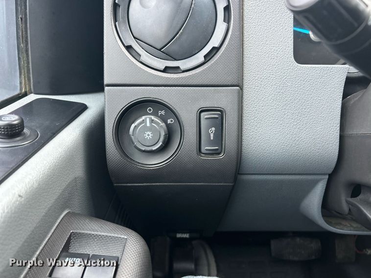 image for item EK2843 2011 Ford F350 Super Duty Crew Cab pickup truck