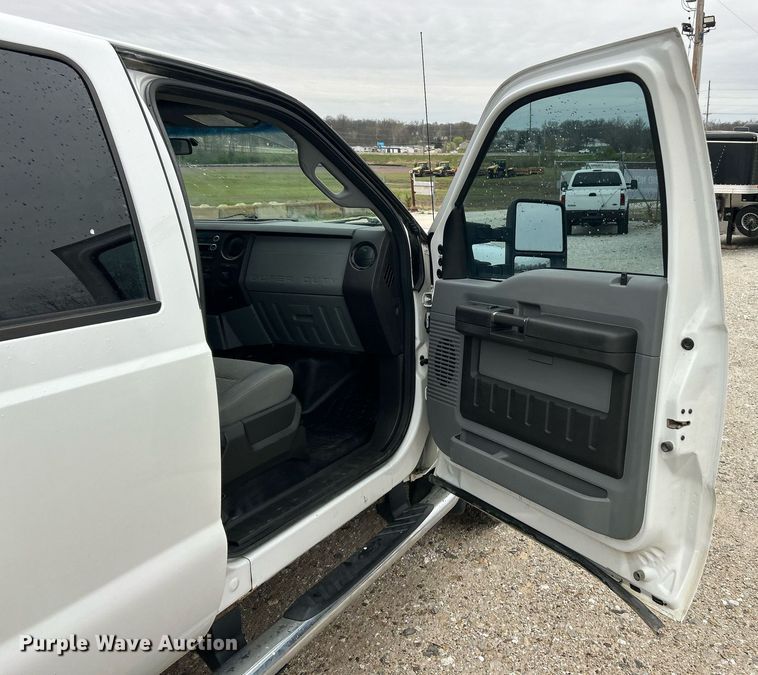 image for item EK2843 2011 Ford F350 Super Duty Crew Cab pickup truck