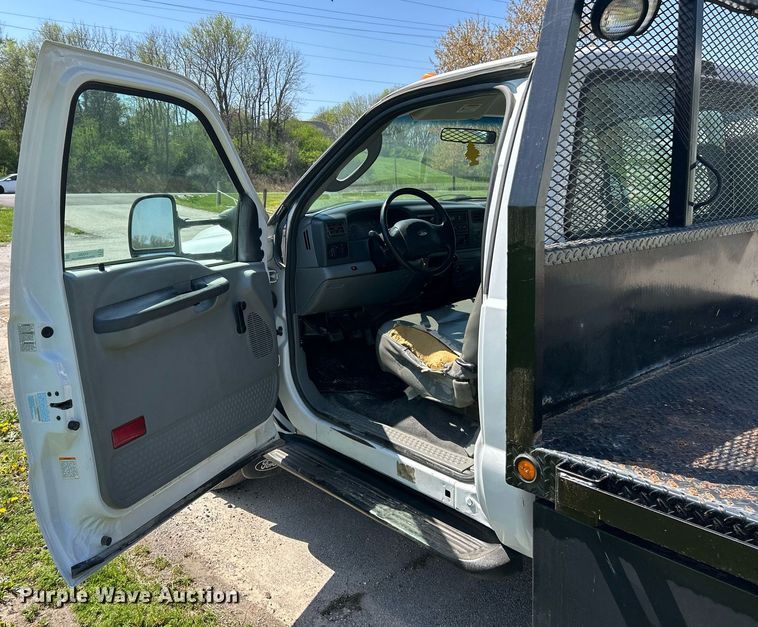 image for item EK2853 2003 Ford F550  Super Duty XL flatbed truck