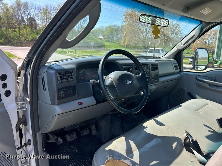 image for item EK2853 2003 Ford F550  Super Duty XL flatbed truck