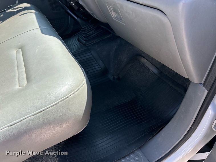 image for item EK2853 2003 Ford F550  Super Duty XL flatbed truck