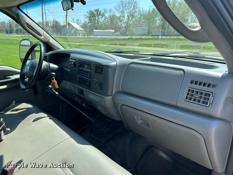 image for item EK2853 2003 Ford F550  Super Duty XL flatbed truck