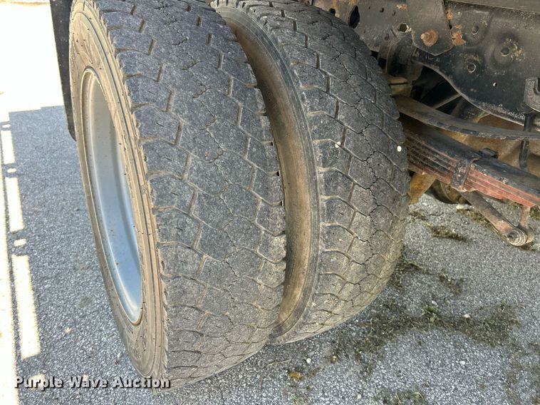 image for item EK2853 2003 Ford F550  Super Duty XL flatbed truck