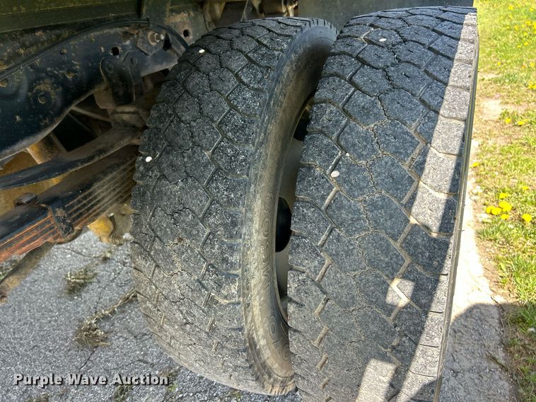 image for item EK2853 2003 Ford F550  Super Duty XL flatbed truck