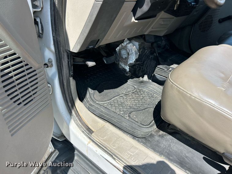 image for item EK2854 2008 Ford F550 Super Duty XL Ext. Cab flatbed truck