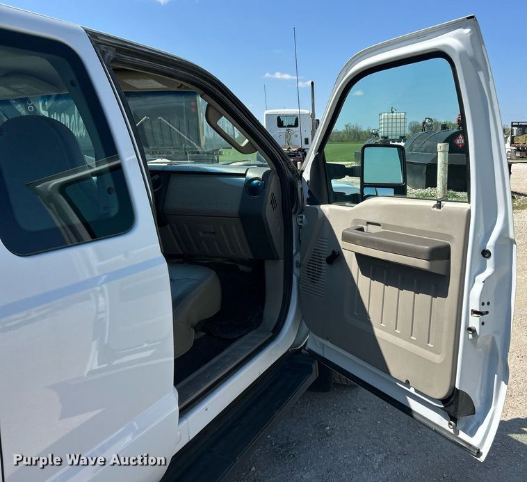 image for item EK2854 2008 Ford F550 Super Duty XL Ext. Cab flatbed truck