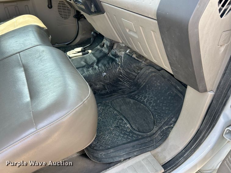 image for item EK2854 2008 Ford F550 Super Duty XL Ext. Cab flatbed truck