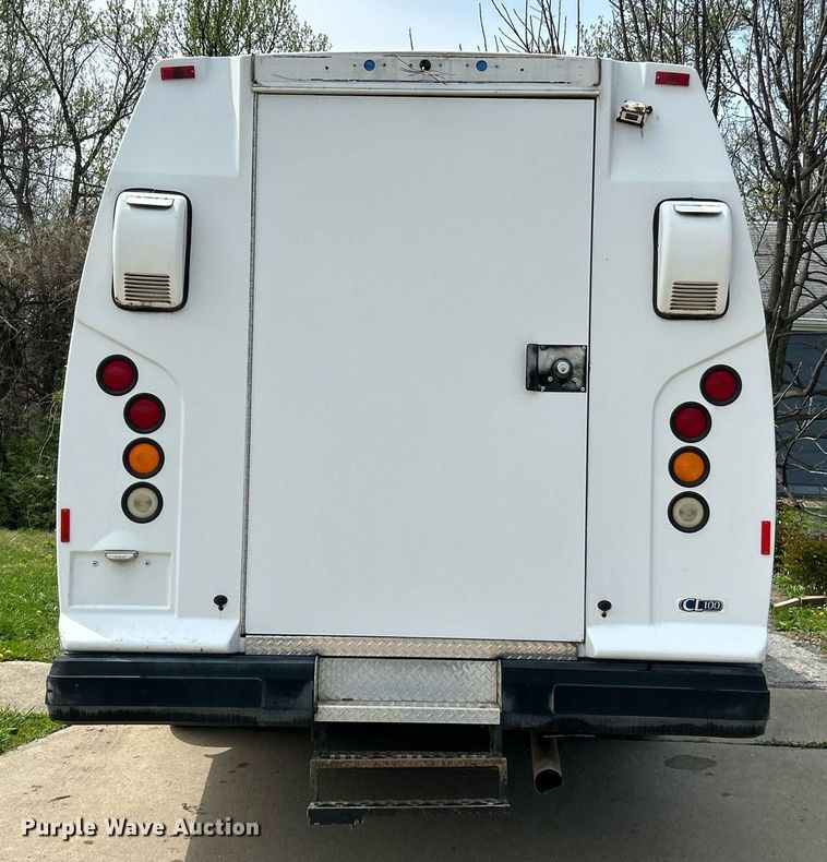 image for item EK2873 2003 Ford E450 Super Duty shuttle bus