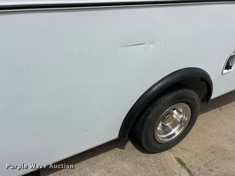 image for item EK2873 2003 Ford E450 Super Duty shuttle bus