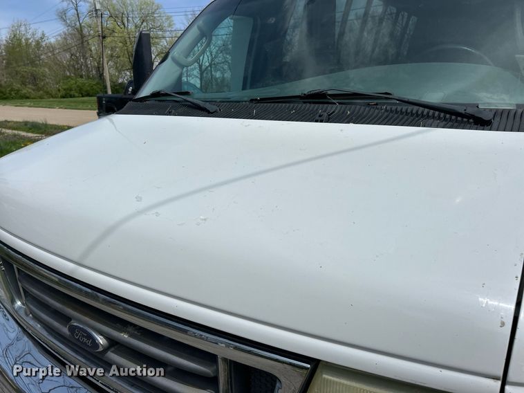 image for item EK2873 2003 Ford E450 Super Duty shuttle bus