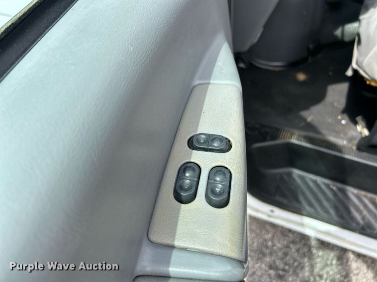 image for item EK2873 2003 Ford E450 Super Duty shuttle bus