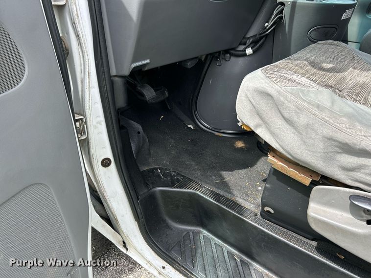 image for item EK2873 2003 Ford E450 Super Duty shuttle bus