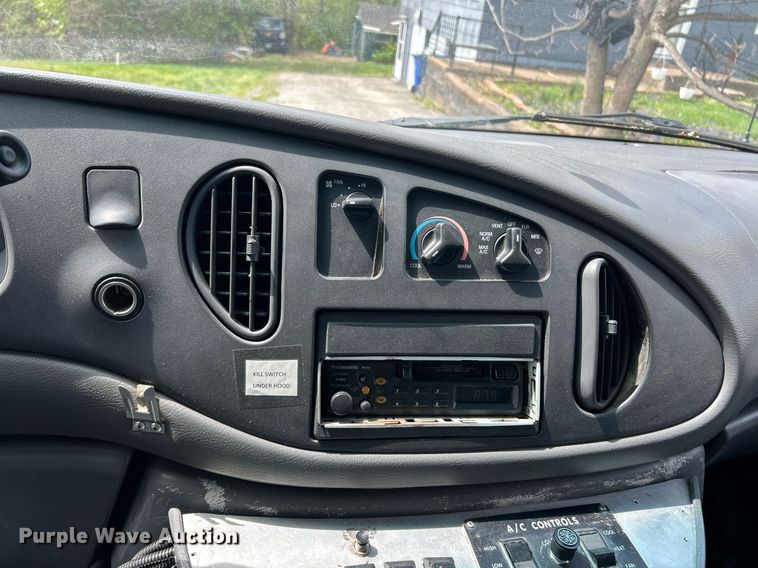 image for item EK2873 2003 Ford E450 Super Duty shuttle bus