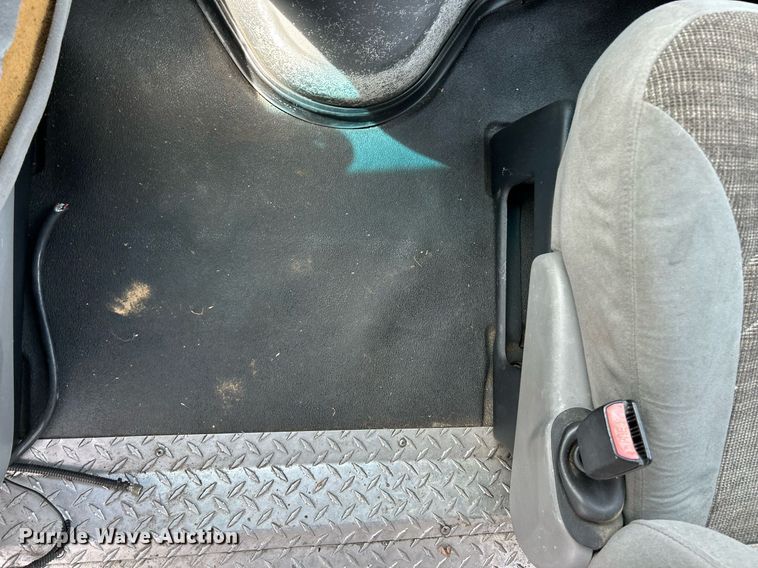 image for item EK2873 2003 Ford E450 Super Duty shuttle bus