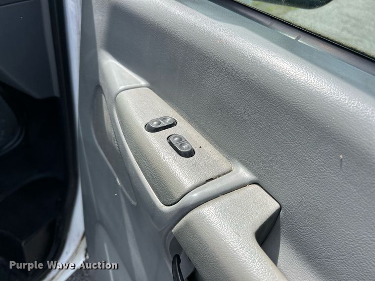 image for item EK2873 2003 Ford E450 Super Duty shuttle bus