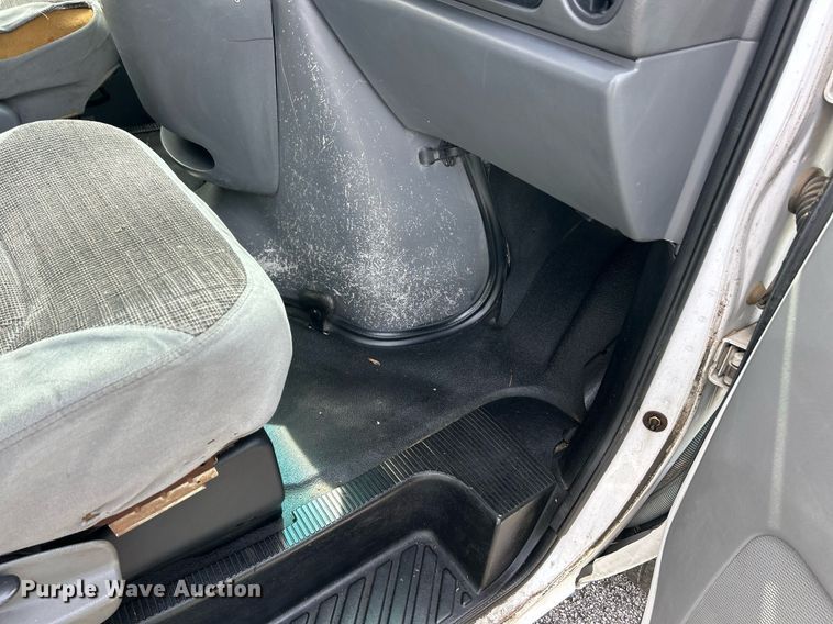 image for item EK2873 2003 Ford E450 Super Duty shuttle bus