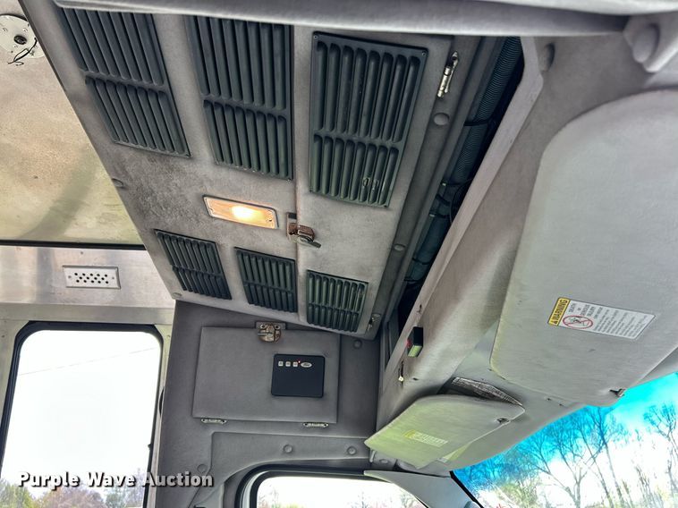 image for item EK2873 2003 Ford E450 Super Duty shuttle bus