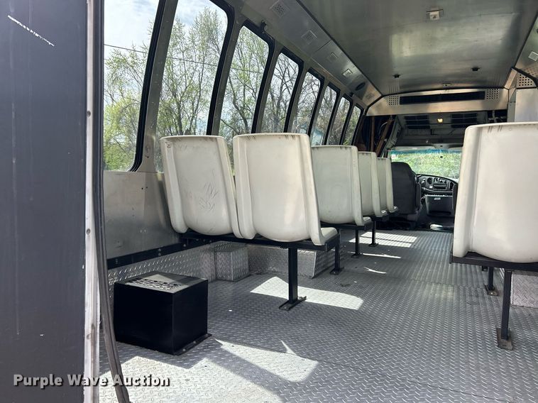 image for item EK2873 2003 Ford E450 Super Duty shuttle bus