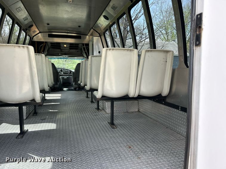 image for item EK2873 2003 Ford E450 Super Duty shuttle bus