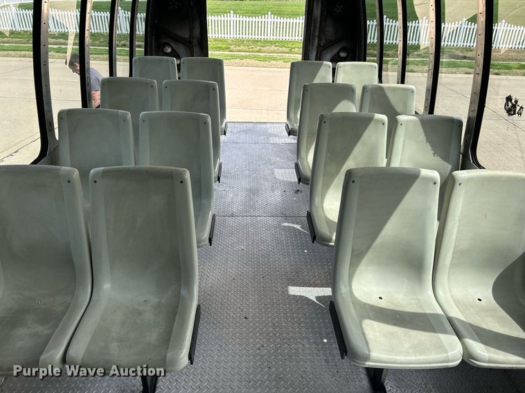 image for item EK2873 2003 Ford E450 Super Duty shuttle bus