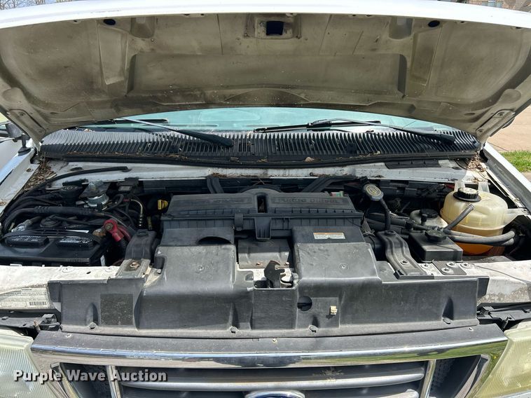 image for item EK2873 2003 Ford E450 Super Duty shuttle bus