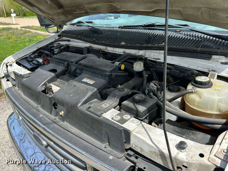 image for item EK2873 2003 Ford E450 Super Duty shuttle bus