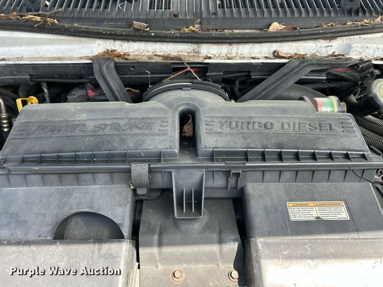 image for item EK2873 2003 Ford E450 Super Duty shuttle bus