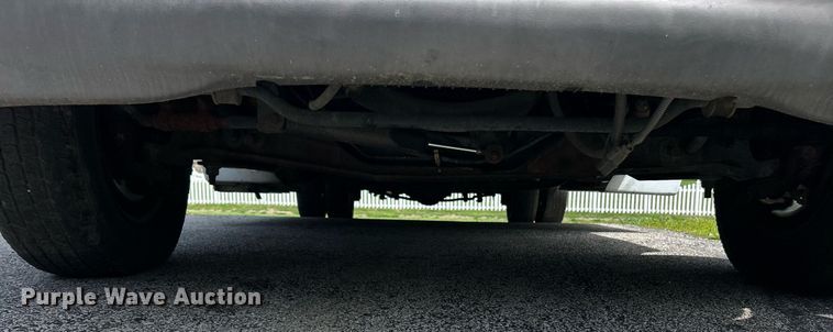 image for item EK2873 2003 Ford E450 Super Duty shuttle bus