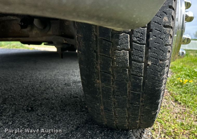 image for item EK2873 2003 Ford E450 Super Duty shuttle bus