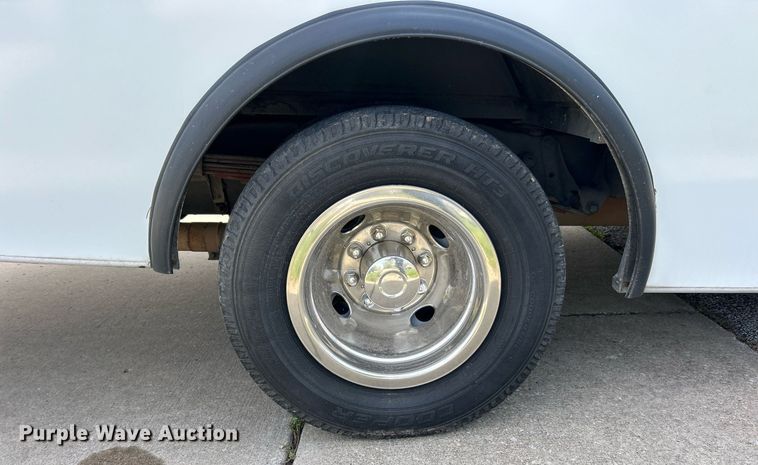 image for item EK2873 2003 Ford E450 Super Duty shuttle bus