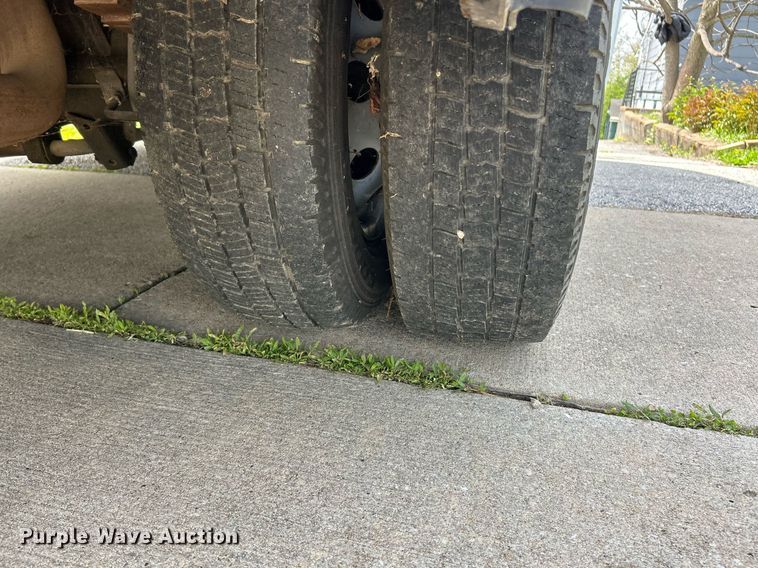 image for item EK2873 2003 Ford E450 Super Duty shuttle bus