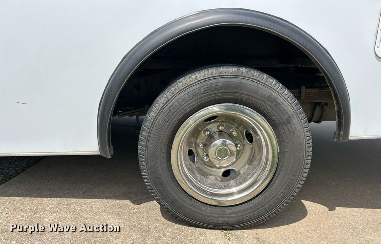 image for item EK2873 2003 Ford E450 Super Duty shuttle bus