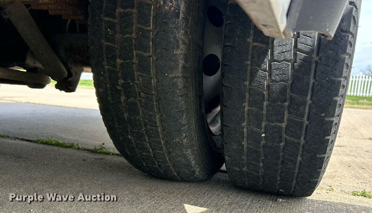 image for item EK2873 2003 Ford E450 Super Duty shuttle bus