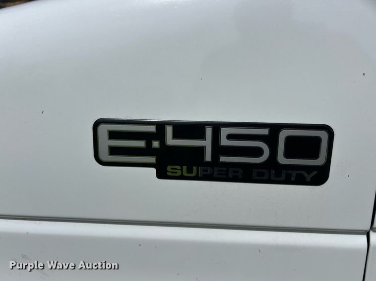 image for item EK2873 2003 Ford E450 Super Duty shuttle bus