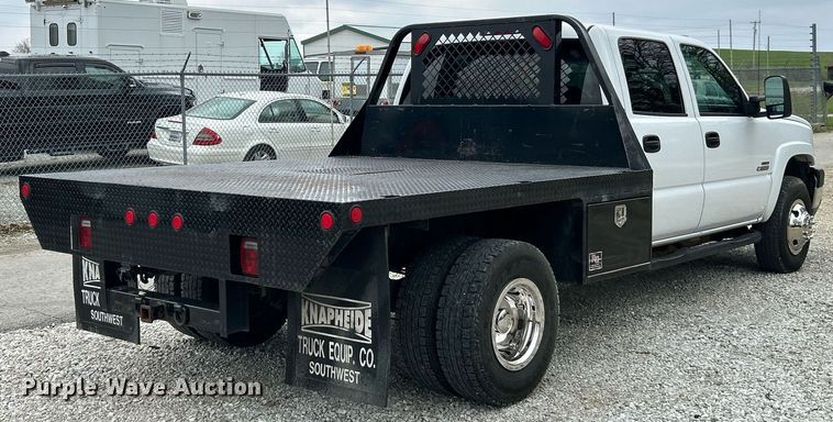 image for item EK2897 2005 Chevrolet Silverado 3500 LS Crew Cab flatbed pickup truck