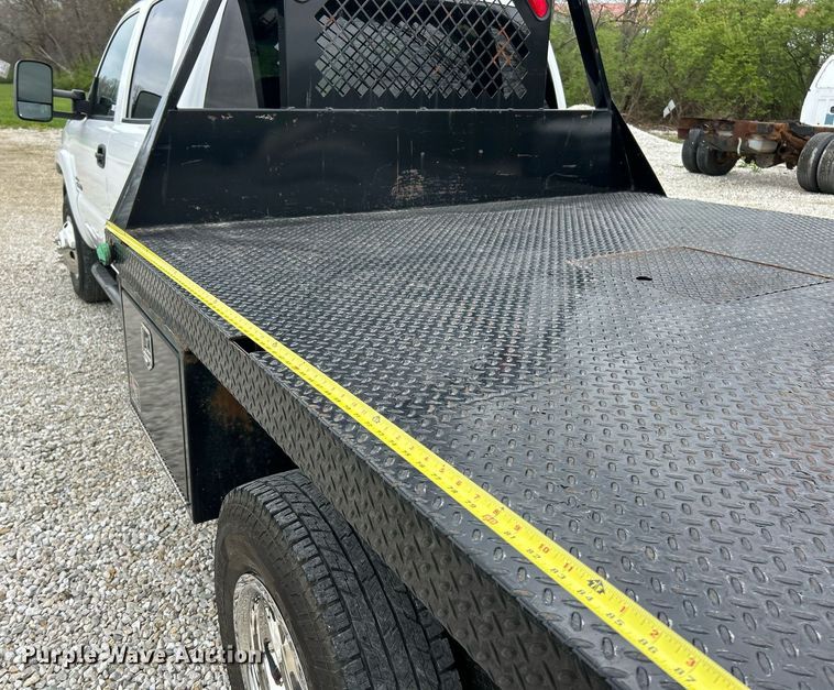 image for item EK2897 2005 Chevrolet Silverado 3500 LS Crew Cab flatbed pickup truck