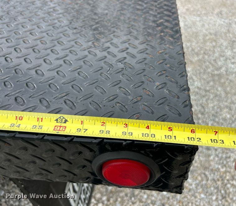 image for item EK2897 2005 Chevrolet Silverado 3500 LS Crew Cab flatbed pickup truck