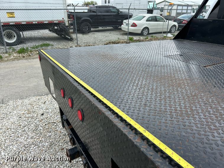 image for item EK2897 2005 Chevrolet Silverado 3500 LS Crew Cab flatbed pickup truck