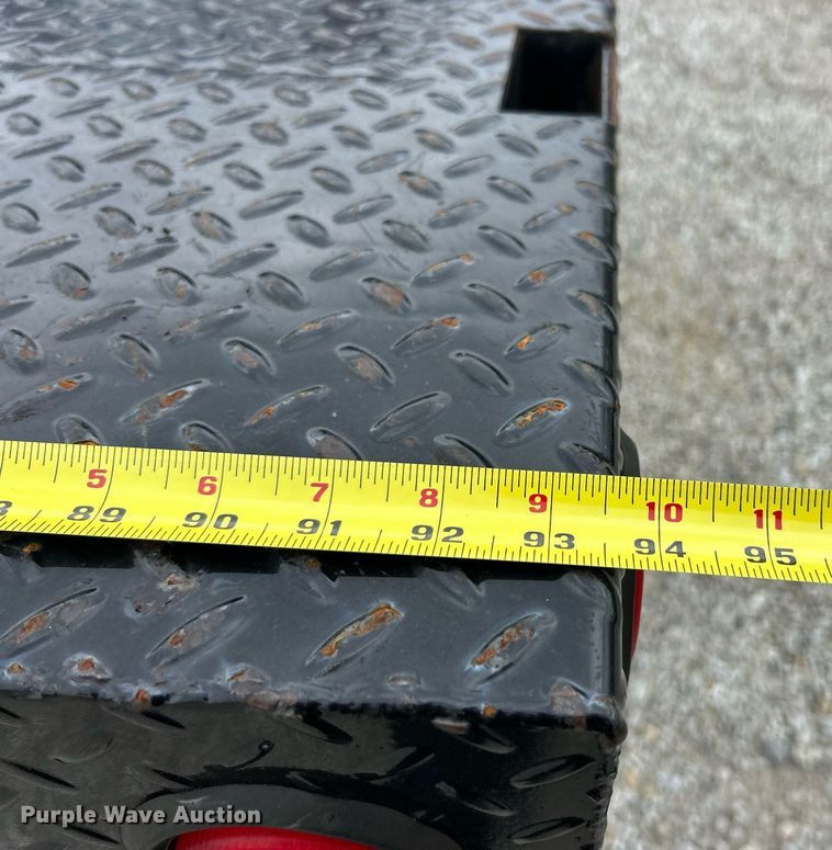 image for item EK2897 2005 Chevrolet Silverado 3500 LS Crew Cab flatbed pickup truck