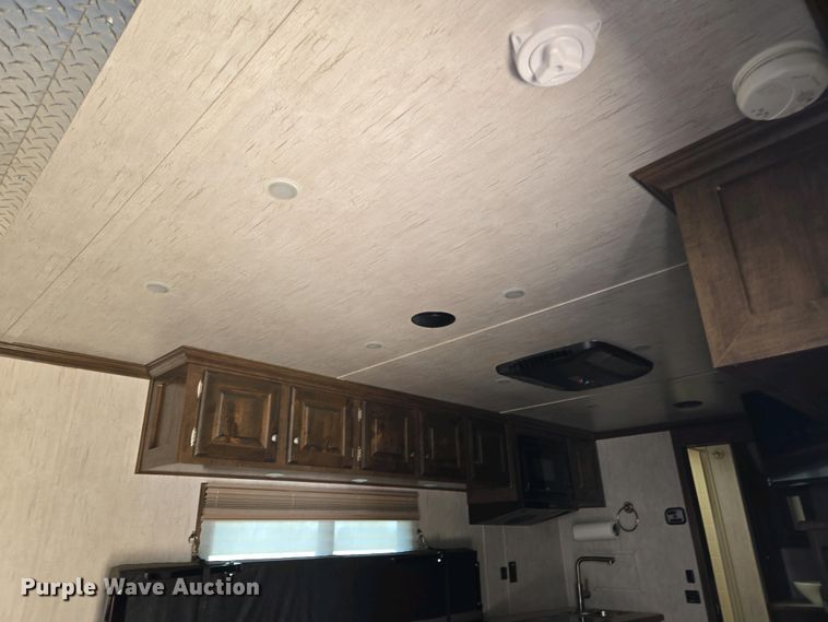 image for item EL1992 2022 Sundowner 1986TB toy hauler camper