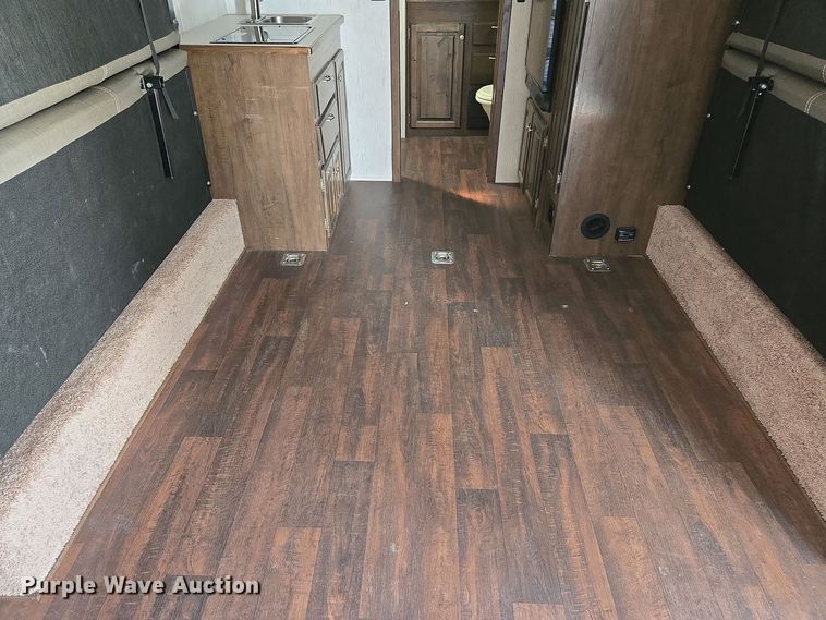 image for item EL1992 2022 Sundowner 1986TB toy hauler camper