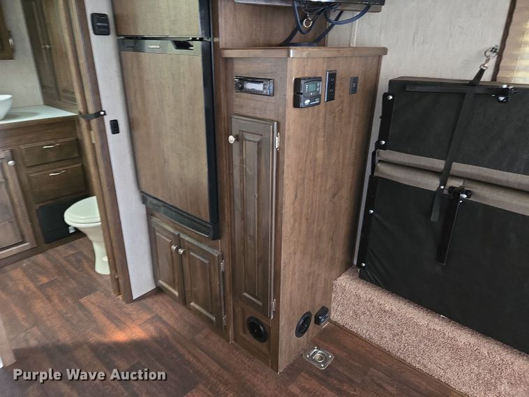 image for item EL1992 2022 Sundowner 1986TB toy hauler camper