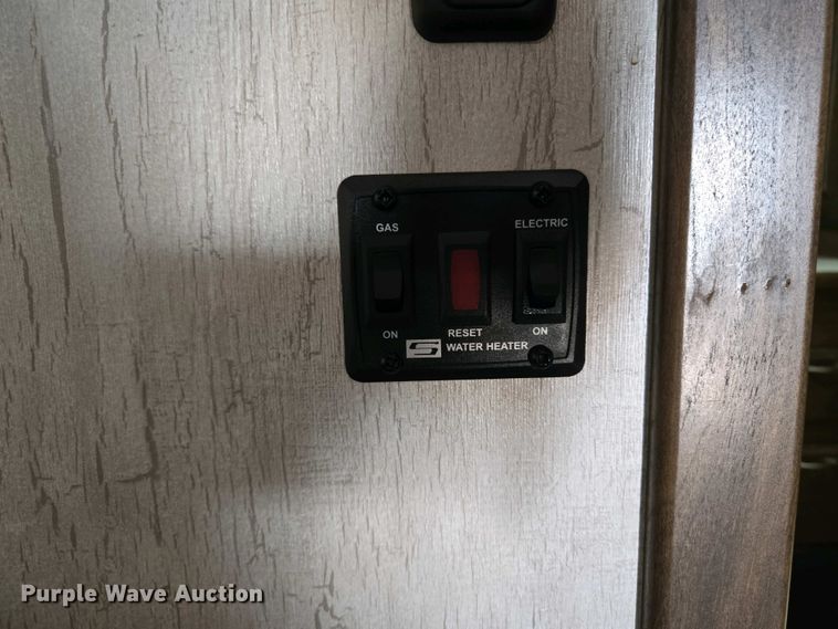 image for item EL1992 2022 Sundowner 1986TB toy hauler camper