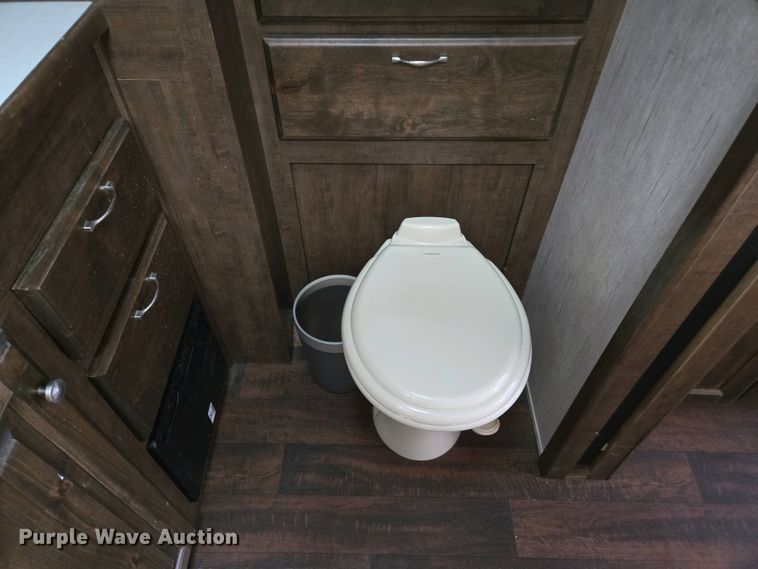 image for item EL1992 2022 Sundowner 1986TB toy hauler camper