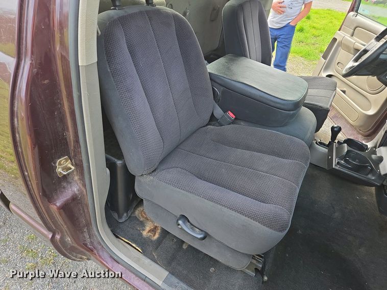 image for item EL1993 2004 Dodge Ram 1500 pickup truck