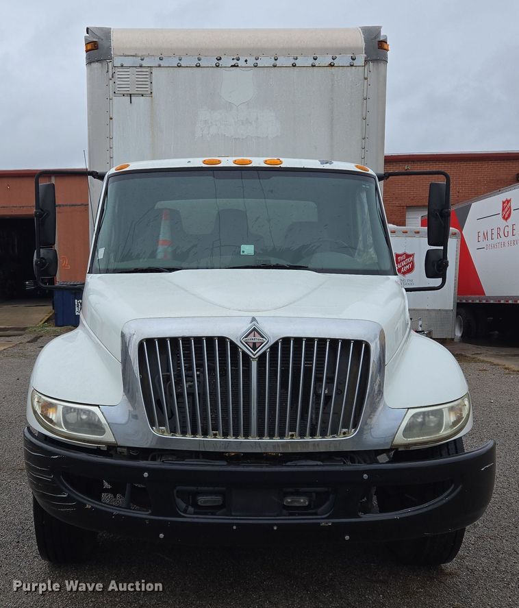 image for item EL5510 2006 International 4300 box truck