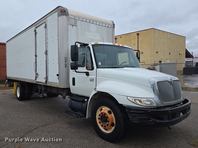 image for item EL5510 2006 International 4300 box truck
